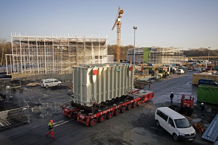 Dezember 2006: Anlieferung eines Transformators